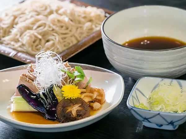 “Jindaiji soba kiyoshi”招牌菜單“Duck Seiro”，您可以享受鴨肉的原始味道